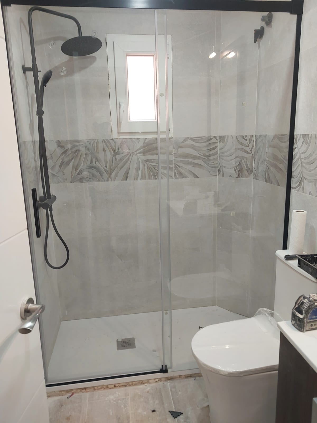 ¿Cuánto cuesta cambiar una bañera por un plato de ducha en Tres Cantos?
